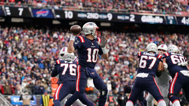 New England Patriots quarterback Mac Jones (10) throws a pass against the Buffalo Bills in the second quarter at Gillette Stadium.